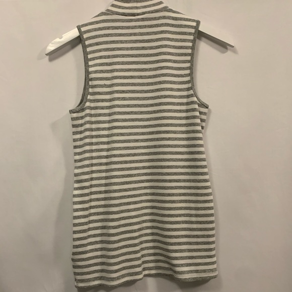 GAP Tops - NWT GAP grey and white mock turtleneck size small